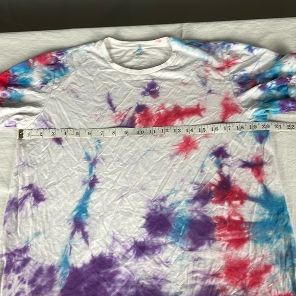 Calvin Klein White Tshirt with Tie Dye Design Wrinkle Fabric Woman’s Size Medium - Picture 3 of 6